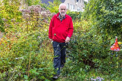 Herman test beweegapp Meneer G. in tuin